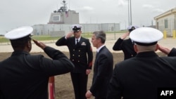 Secretarul general al NATO, Jens Stoltenberg (centru), a participat în 2016 la inaugurarea instalației de la Deveselu