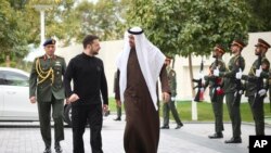 د اوکراین ولسمشر ولودیمیر زیلینسکي په ابوظبۍ کې د متحده عربي اماراتو له دولتمشر شیخ محمدبن زاید النهیان سره
