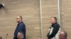 Bedri Shabani (majtas) dhe Muharrem Qerimi dalin para Gjykatës Themelore në Prishtinë.