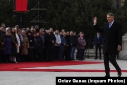 Klaus Iohannis la ceremonia de plecare de la Palatul Cotroceni, București, 10 februarie 2025.