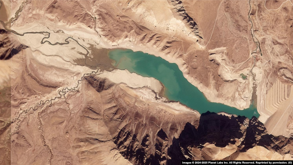 Diga Lar: Gjendet në verilindje të Teheranit, në Malet Alborz dhe është rezervuar kyç për furnizim me ujë të pijshëm në kryeqytetin iranian, si dhe për sektorin e bujqësisë në rajon.