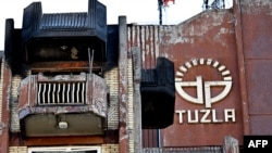 Izgorjeli spratovi zgrade Doma penzionera u Tuzli, novembar 2025.