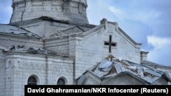 Արցախ - Ադրբեջանական հրթիռակոծություններից վնասված Շուշիի Ղազանչեցոց Սուրբ Ամենափրկիչ եկեղեցին, 8-ը հոկտեմբերի, 2020թ.