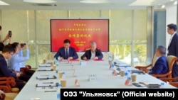 Representatives of the Ulyanovsk Special Economic Zone and a Chinese medical company sign a cooperation agreement in February this year.
