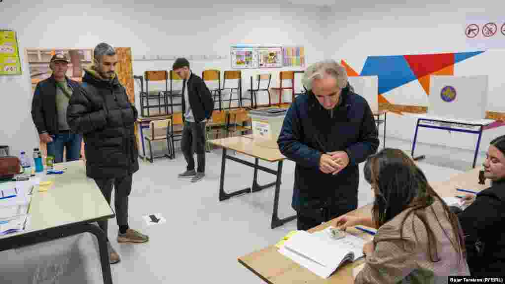 Në këtë rund të dytë, gara shihet si test i fuqisë së partive në nivel lokal, por edhe si tregues i prirjeve të ardhshme në skenën qendrore.