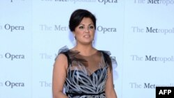 Anna Netrebko a dat în judecată Metropolitan Opera din New York, după ce a fost concediată în urma invaziei Rusiei în Ucraina. Soprana a cerut despăgubiri în valoare de 360.000 de dolari.