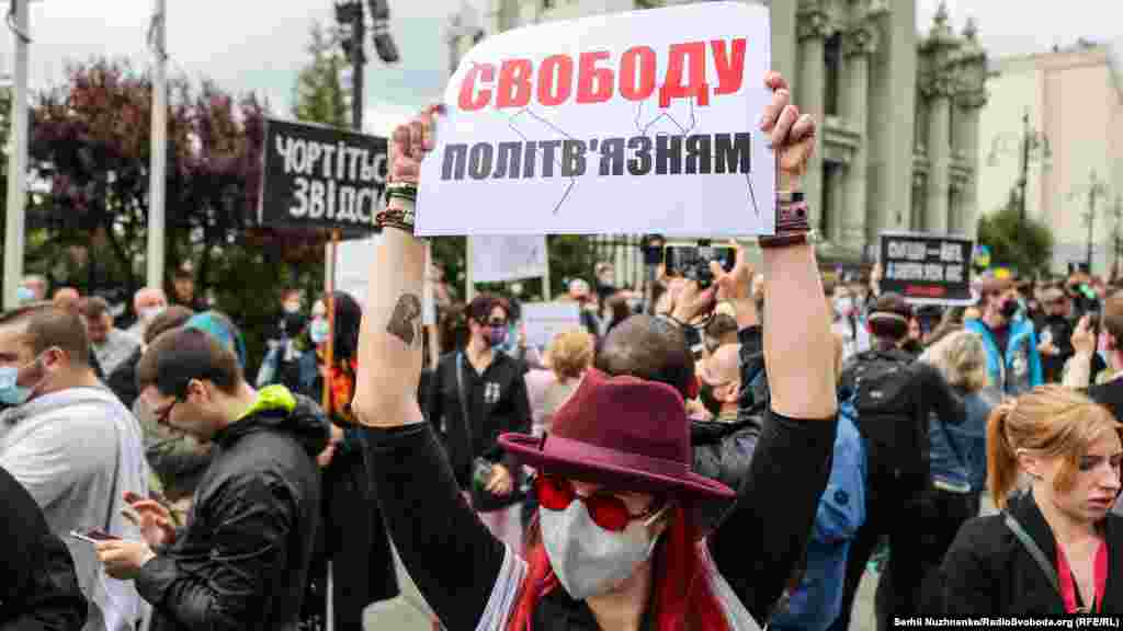 23 лютого Приморський районний суд Одеси оголосив вирок Стерненку у справі за обвинуваченням у викраденні в 2015 році людини&nbsp;&ndash;&nbsp;Сергія Щербича. Стерненка позбавили волі на сім років і три місяці та визнали винним за усіма статтями. Це&nbsp;&ndash;&nbsp;незаконне зберігання зброї, викрадення людини (звільнили від покарання через строки давності), напад з метою заволодіння чужим майном. Аналогічний вирок отримав і Демчук