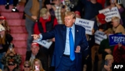 Ish-presidenti i SHBA-së dhe kandidat presidencial për zgjedhjet e vitit 2024, Donald Trump, në një tubim zgjedhor në Claremont, New Hampshire, më 11 nëntor 2023.