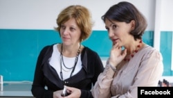Oana Gheorghiu (stânga) și Carmen Uscatu (dreapta), fondatoare ale Asociației „Dăruiește Viață”, prin intermediul căreia au construit un spital pentru copiii afectați de boli oncologice în București (imagine de arhivă).