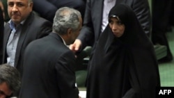 Вице-президент Ирана Эльхам Аминзаде на сессии парламента. Тегеран, 12 августа 2013 года.