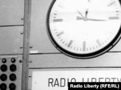 Гадзіньнік у бкдынку Радыё Свабодная Эўропа/Радый Свабода. Фота 1964 году