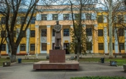 Молдова. Пам’ятник Тарасу Шевченку навпроти Придністровського державного університету імені Тараса Шевченка. Тирасполь, 24 серпня 2019 року