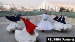 رقص سما توسط یک گروه در کابل. عکس جنبه تزئینی دارد