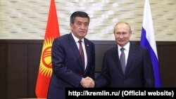 Сооронбай Жээнбеков жана Владимир Путин. 