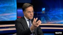 Generalni sekretar NATO-a Mark Rute govori u intervjuu za RSE u sedištu vojnog saveza u Briselu 24. novembra 2025.