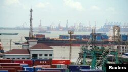 Кытайдын Шанхай шаарындагы порт. 2018-жылкы сүрөт.