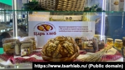 Стенд с продукцией севастопольского завода «Царь хлеб» на российской выставке «Золотая осень», 2021 год 