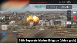 Влучання авіабомби по житловому будинку у Мирнограді, зафіксоване дроном ББпС «Корсар» 38 ОБр МП