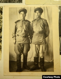 Садыр Мамбеткожоев (солдогу).