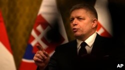Прем’єр-міністр Словаччини також розкритикував президента України Володимира Зеленського, звинувативши його в «погрозах» закордонним лідерам, які збираються до Москви