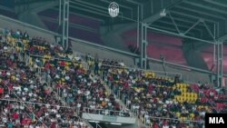 Навивачи на фудбалскиот клуб Шкендија скандираат „Илирида“ и Голема Албанија“ на меѓународен натпревар со Карабах во Скопје, 5 Август 2025