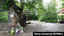 Помимо того, что тбилисский суд санкционировал розыск подозреваемого в убийстве абхазского пограничника «по всей территории Грузии», проходят также массовые акции протеста против действий «оккупантов»