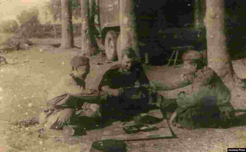 Маткерим Рахманбердиев согуштан кийин үйлөнүп, он баланы тарбиялап өстүргөн. Өмүрүнүн акырына чейин Аксакалдар сотунун төрагасы болуп иштеген жана бир канча жолу айылдык, райондук, облустук кеңештин депутаттыгына шайланган. &nbsp;Өмүрүнүн акырына чейин коммунисттик партияга мүчө болгон.&nbsp;