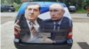 Lica Milorada Dodika, aktulenog člana Predsjedništva BiH, i Vladimira Putina, predsjednika Rusije, na automobilu Dodikove Stranke nezavisnih socijaldemokrata (SNSD), fotografisano septembra 2014, tokom kampanje za opšte izbore održane u BiH 12. oktobra iste godine.