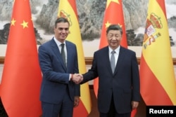 Премьер-министр Испании Педро Санчес и лидер КНР Си Цзиньпин