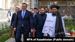 Вице-премьер и глава МИД Казахстана Мурат Нуртлеу во время визита в Афганистан и встреч с чиновниками правительства «Талибана». Кабул, 10 июля 2025 года
