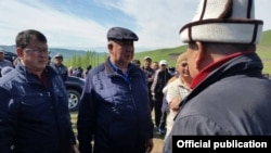 В центре - министр ЧС Кубатбек Боронов.