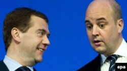 შვეციის პრემიერ-მინისტრი რეინფელდტი და რუსეთის პრეზიდენტი მედვედევი სტოკჰოლმში გამართულ პრეს-კონფერენციაზე