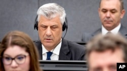Ish-presidenti i Kosovës, Hashim Thaçi, në Dhomat e Specializuara në Hagë.