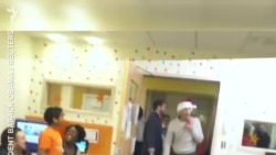 Санта Обама. Екс-президент США відвідав дитячий госпіталь – відео