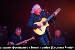 Перекладач Віктор Морозов