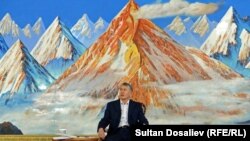 Пресс-конференция президента Алмазбека Атамбаева в Чолпон-Ате. Август 2016