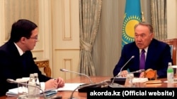 Қазақстан президенті Нұрсұлтан Назарбаев пен Ұлттық банк төрағасы Данияр Ақышев. Астана, 16 шілде 2018 жыл. 
