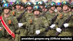 Российские военные на параде в Тирасполе, 9 мая 2018