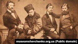 Серед провідних членів Кирило-Мефодіївського товариства був Тарас Шевченко (на фото посередині). У березні 1847 року після доносу почалися арешти членів братства. Шевченка заарештували 5 (17) квітня. На допитах він не зрікся своїх поглядів і не виказав нікого з членів братства