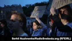 Protest u Kijevu pošto je predsednik Volodimir Zelenski je izazvao negodovanje javnosti kada je podržao meru koja bi značajno smanjila nezavisnost NABU-a i SAP-a, 30. juli 2025.