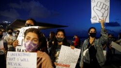 معترضان با پوشیدن ماسک برای جلوگیری از ابتلا به ویروس کرونا در امریکا به گردهمایی‌شان ادامه می‌دهند