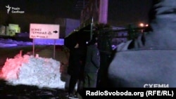 Охоронці Медведчука перешкоджають зйомці