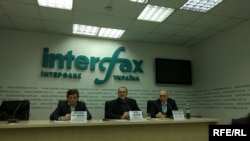 Правозахисники Аркадій Бущенко, Євген Захаров та Олександр Павліченко оголошують про початок діяльності коаліції «Проти катувань»