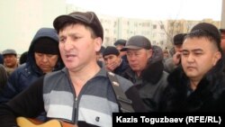 Бард и гражданский активист Жанат Есентаев. Актау, 23 декабря 2011 года.
