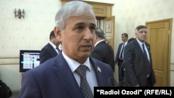 Шариф Раҳимзода, раиси Кумитаи иқтисод ва будҷаи порлумон.