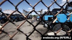 Гатовыя трактары на заводзе МТЗ, архіўнае фота