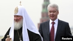 Патриарх Кирилл белән Собянин