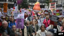 Mii de persoane au participat la Londra, la manifestații împotriva lui Donald Trump, în timpul vizitei sale de stat în Marea Britanie.17 Septembrie, 2025.