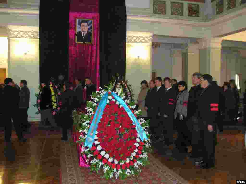 Прощание с покойным прошло в Доме ученых Академии наук