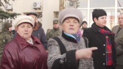 У прифронтовому Лимані активісти спробували вигнати мера. Звинувачують в сепаратизмі (відео)